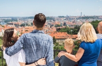 Castle Side Tour With Local Food & Drinks